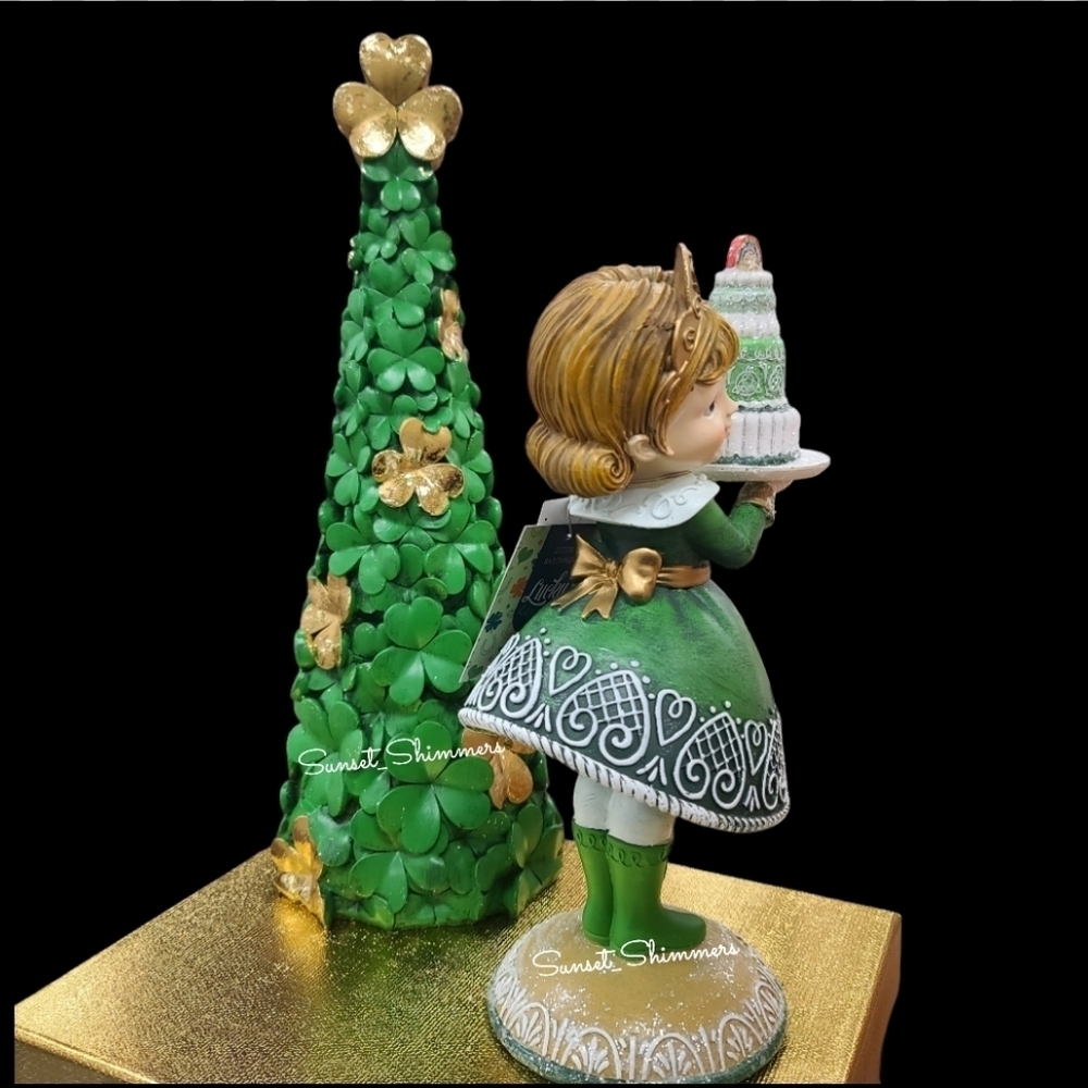 St Patricks Day Gingerbread Leprechaun Girl w/ Lucky Irish Rainbow Cake New - Picture 5 of 11